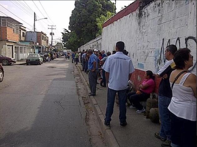 cola para comprar gas