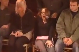 Hipnotista provocó orgasmo múltiple a grupo mujeres (Video)