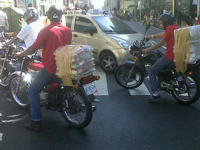 ¡Llegó la comida a Miraflores! (Foto)