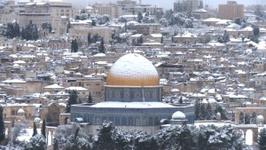 La nieve tiñe de blanco Jerusalén tras la mayor nevada en dos décadas (Video)