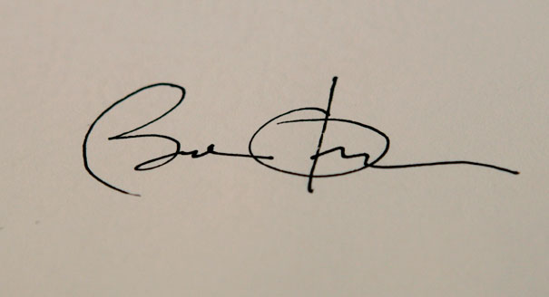 Obama firmó con “bolígrafo-robot” la ley sobre el plan fiscal (Imágenes)