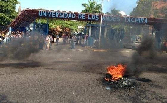 Situación en la ULA dejó 11 personas heridas