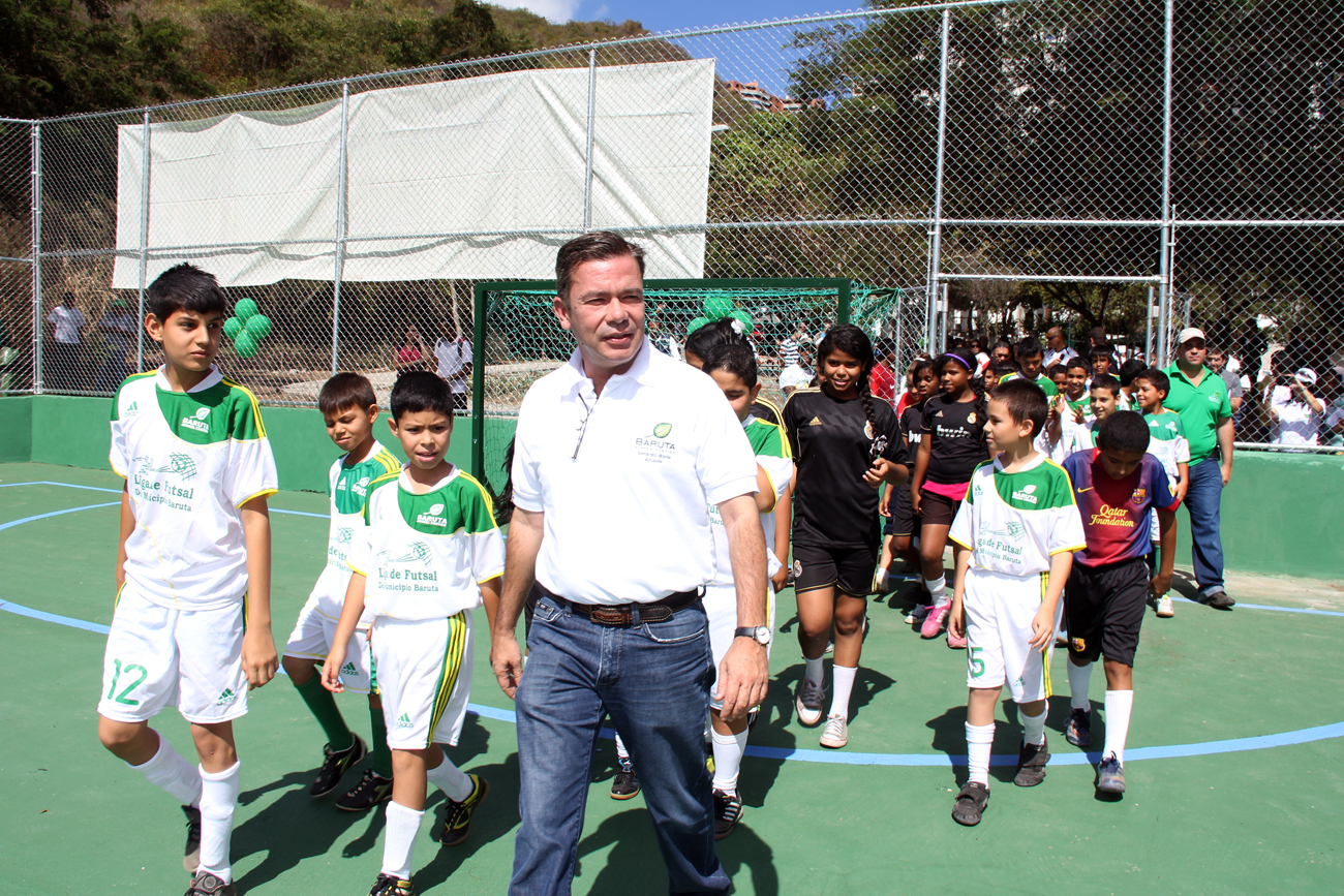 Reinauguran cancha de futsal en La Alameda