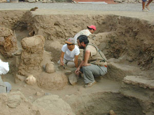 Descubren templo y fogón de  cinco mil años en Lima