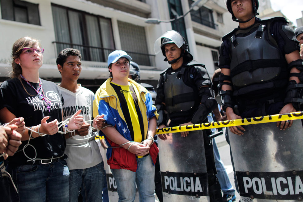 Estudiantes: Cada vez que disparan contra nosotros, disparan contra el pueblo (Comunicado)