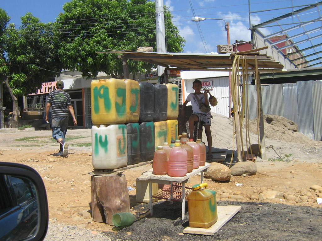 Colombia suspende aumento de gasolina