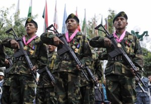 Evo Morales condecoró a soldados que estuvieron detenidos en Chile
