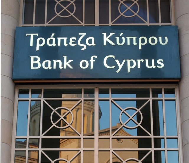 Explosivo causa daños en sucursal bancaria en Chipre
