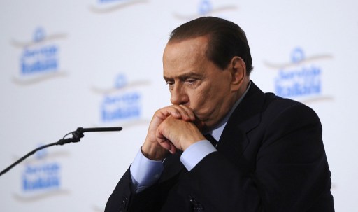 Berlusconi sale del hospital tras una semana ingresado por problemas oculares