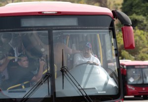 Maduro vuelve a sus andanzas como autobusero