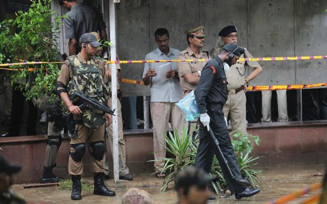 ¿Quién ordenó su asesinato?  A tiros policía en India ejecuta a un conocido gánster a días de ser capturado