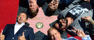 Los Backstreet Boys inmortalizados con una estrella en el paseo de la fama (Foto)