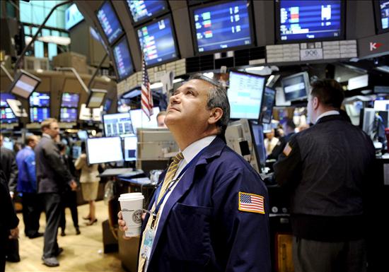 Wall Street abre al alza y vuelve a superar los 15 mil puntos