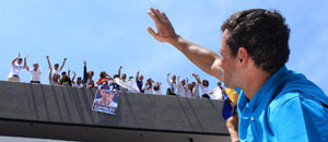 Alcalde de Miami teme que si Capriles gana no le dejen gobernar