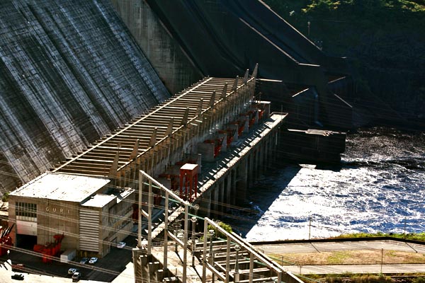 Descenso en embalse de Guri es normal pero preocupante