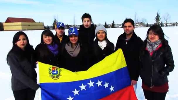 Jóvenes en Canadá invitan a votar por Capriles por un país democrático (Video)