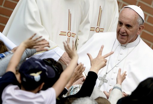 El Papa pide rezar por desempleados, ancianos, pobres, presos y emigrantes