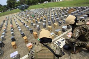 Policía colombiana decomisa 1,4 toneladas de cocaína que iban para Guatemala (Fotos)