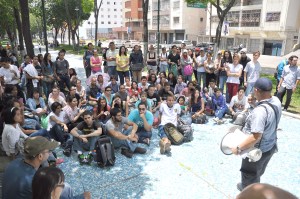 Profesores dictan clase magistral en el Paseo Los Ilustres como medida de protesta