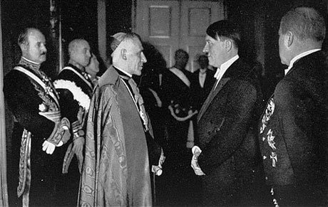 El Vaticano abrió los archivos secretos del papa Pío XII, acusado de no luchar contra los nazis (fotos)