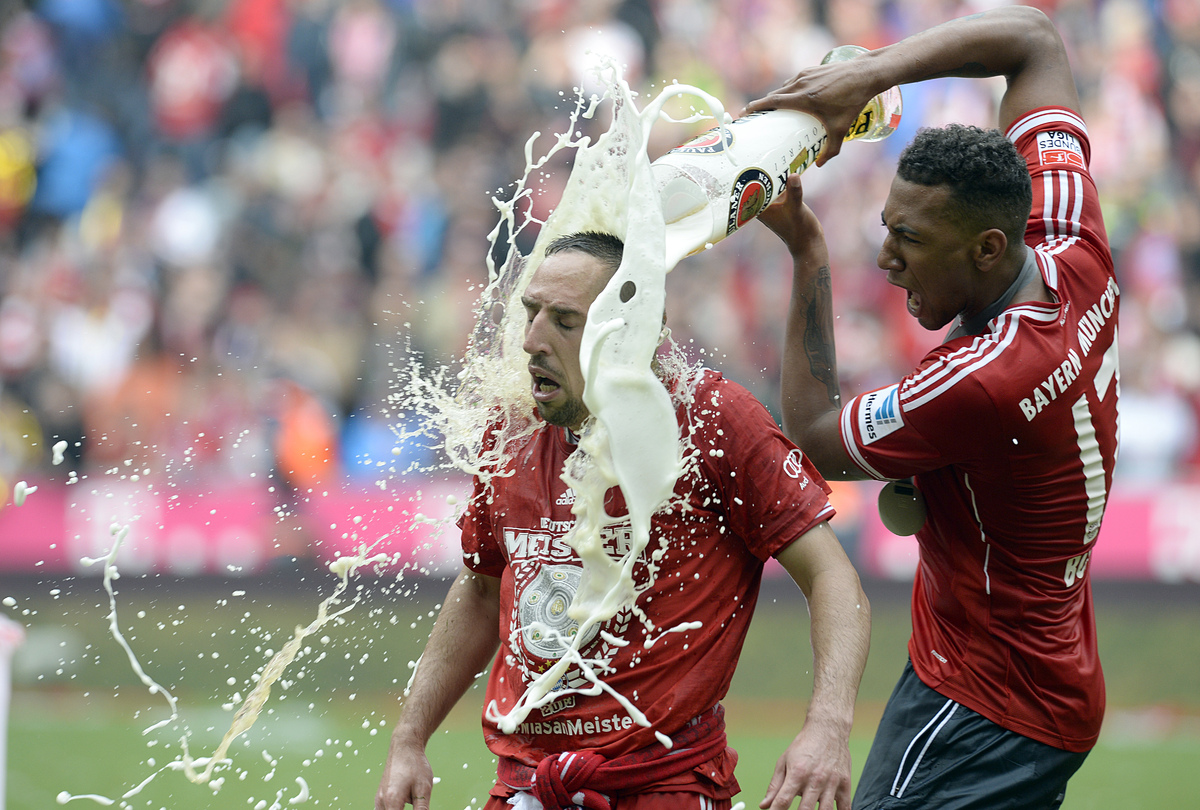 Franck Ribéry se puso furioso por baño de cerveza de Jerome Boateng (Video)