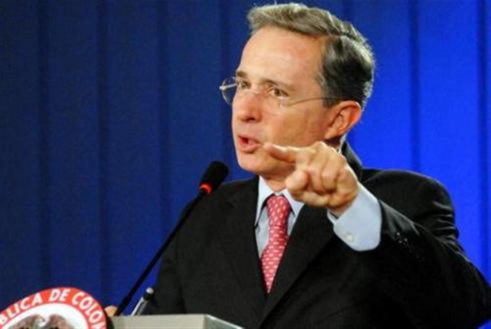 Álvaro Uribe asegura que las Farc siguen “refugiadas” en Venezuela