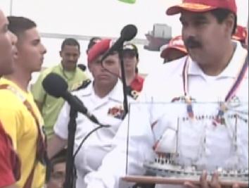 El regalo de la FAN a Maduro (Fotos)