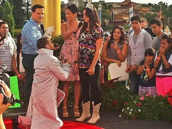 Así se declaró “Nacho” a su novia (FOTO)