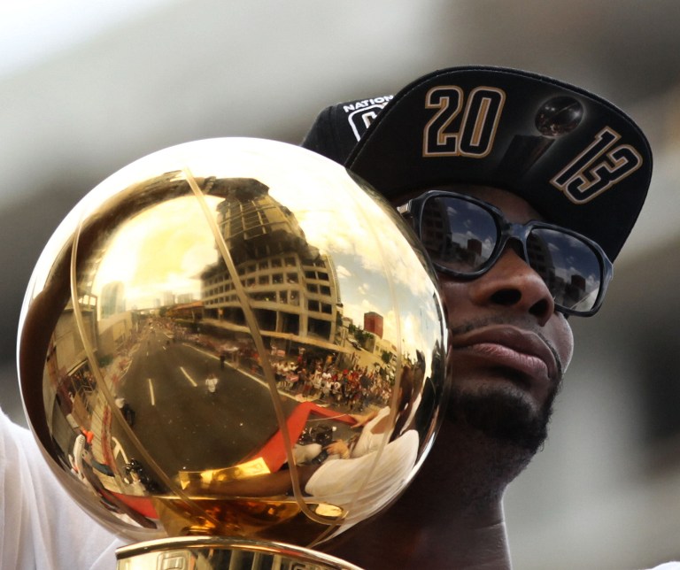 Miles de personas salen a las calles de Miami para ver el desfile de los Heat (Fotos)