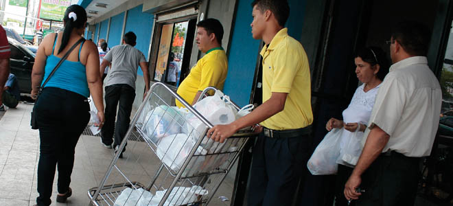 Compradores arrasaron con la leche en polvo