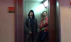 Bromistas usan “el poder de la fuerza” de Star Wars en un ascensor (Video)