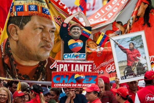 Oliver Stone llevará al cine vida de Chávez