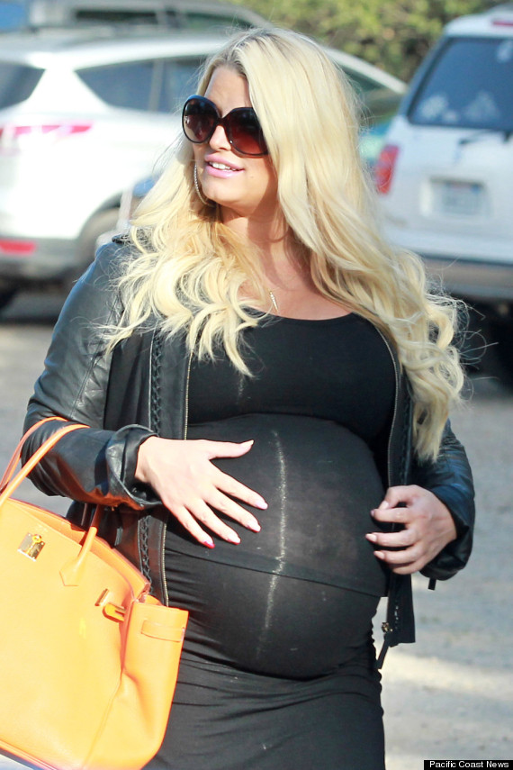 Jessica Simpson luce su embarazo (FOTO)