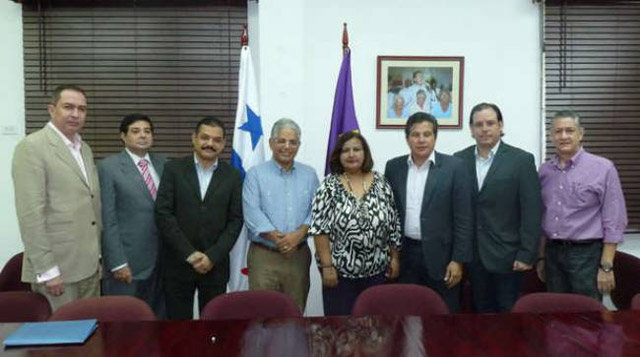 Diputados de la Unidad Democrática realizan gira en Panamá (Foto)