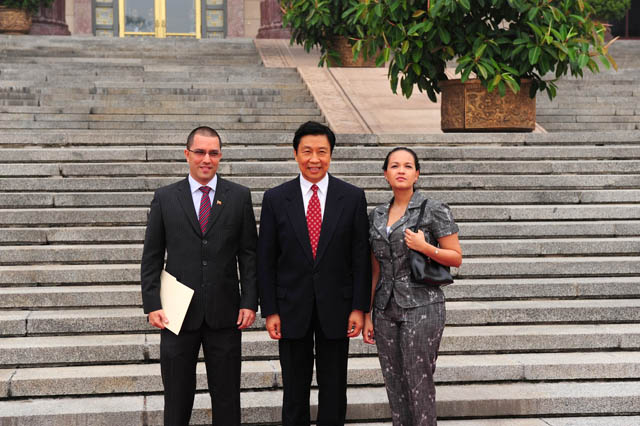 Los Chávez siguen paseando por el mundo: Así recibieron a Rosa Virginia y a Arreaza en China (FOTOS)