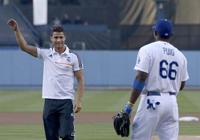 Cristiano Ronaldo demostró que el béisbol no es su fuerte (Foto + Videos)