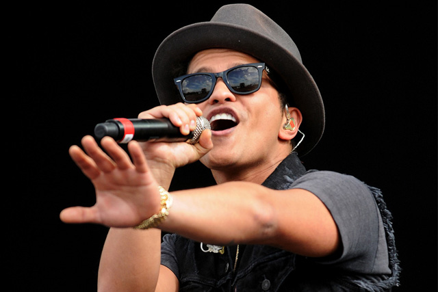 Escucha la nueva canción de Bruno Mars… “Versace on the Floor”