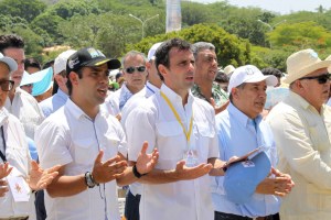 Capriles asistió a misa en honor a la Virgen del Valle en Margarita (Fotos)