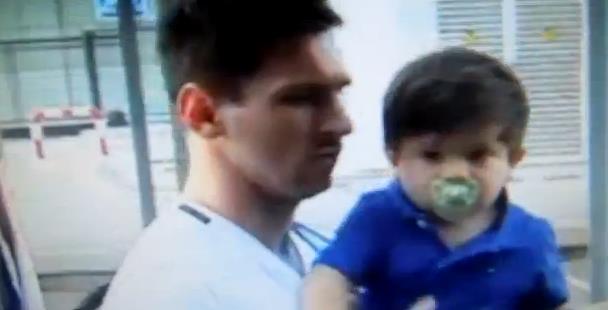 Este video descubre que Messi no cuida a su hijo