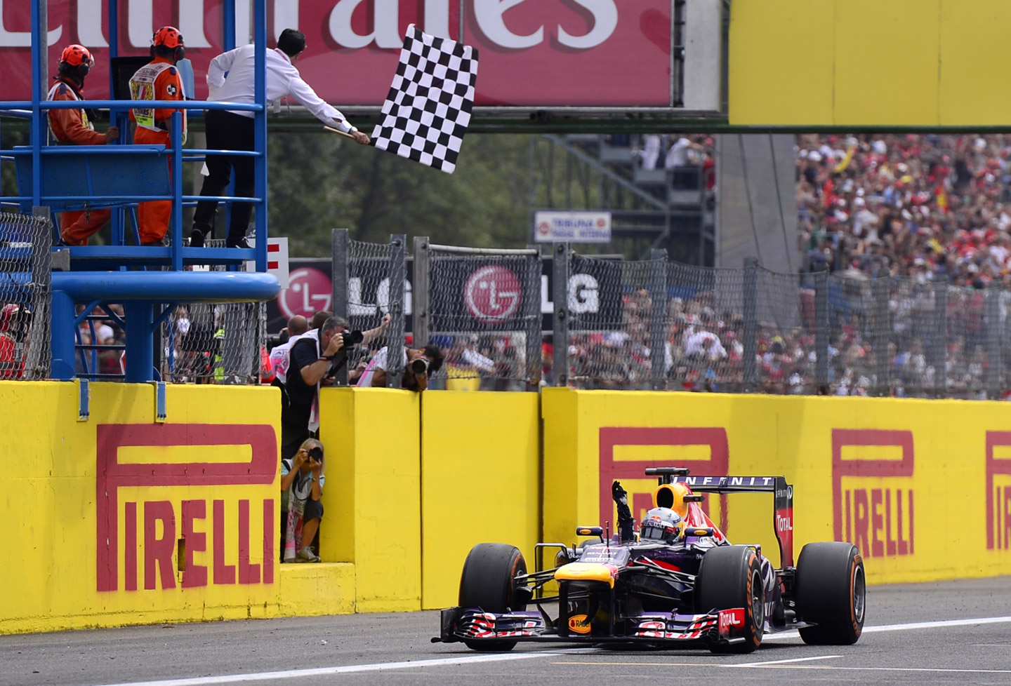 Vettel fue el más rápido en los segundos ensayos libres en Singapur