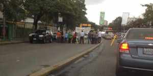 Colapsada la avenida Francisco de Miranda por protesta en la vía
