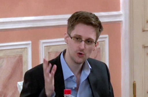 Snowden dice que aceptaría asilo en Brasil
