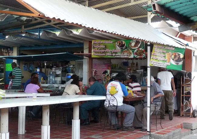 Sancionan cuatro comercios del Mercado Libre de Maracay por acaparamiento