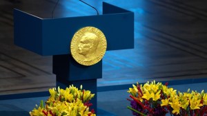 Subastan por 800 mil dólares una medalla de premio Nobel de Medicina