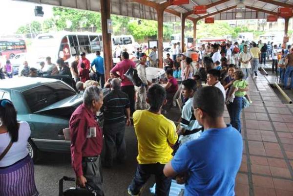 Cierran terminal de Maturín por protesta de taxistas