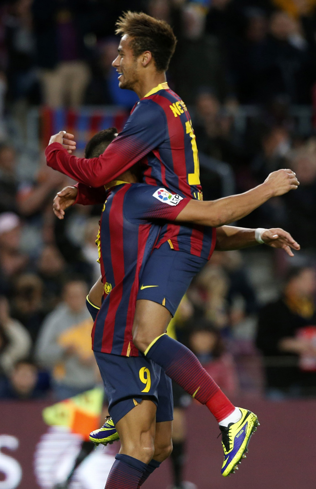 El Barcelona vence por 4-0 al Granada con penales y gol de Sánchez (Fotos)