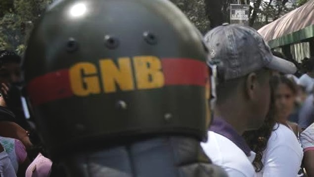 Muere militar de la GNB degollado por un espejo