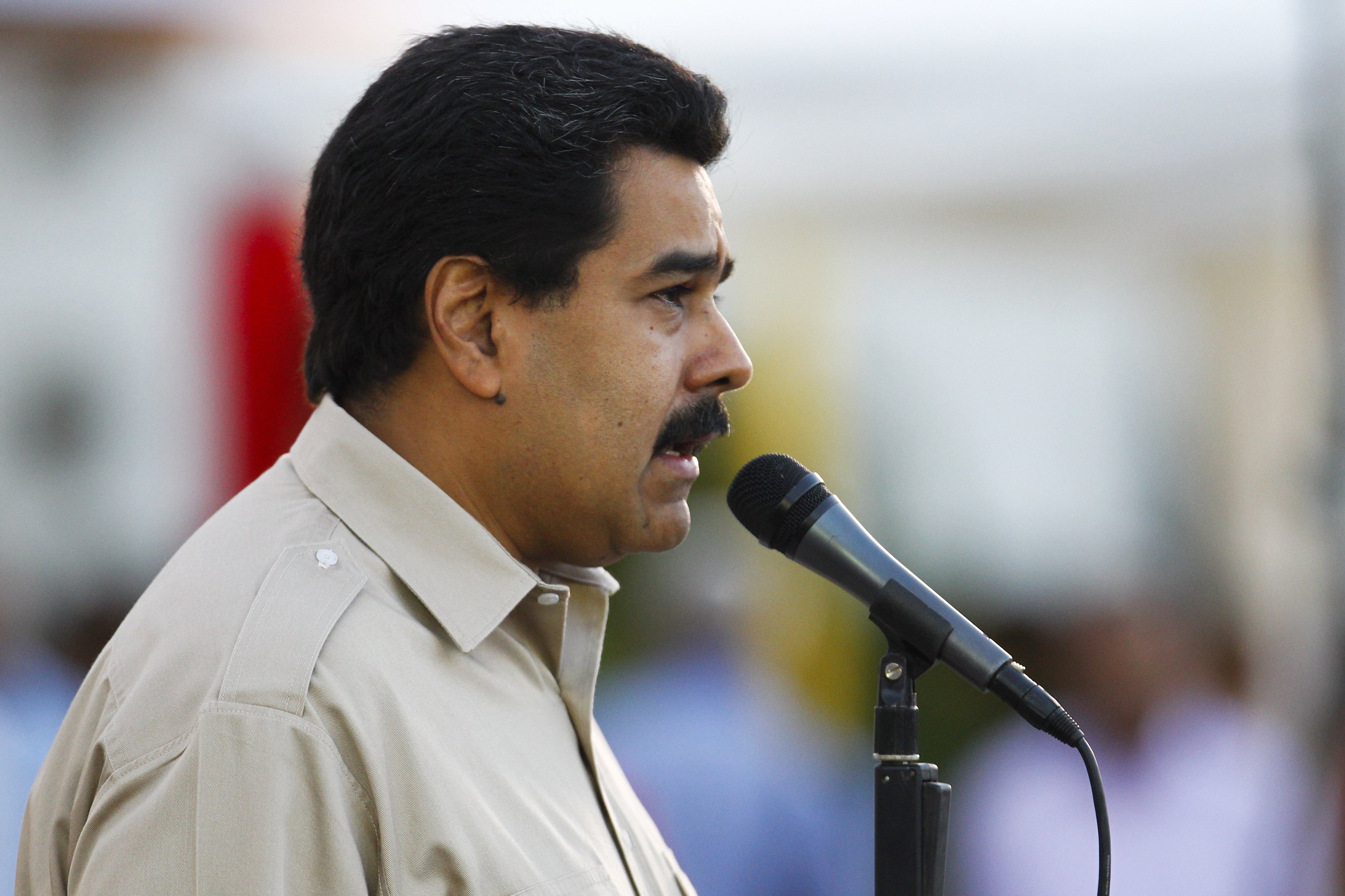 Maduro indultó a 100 presos comunes