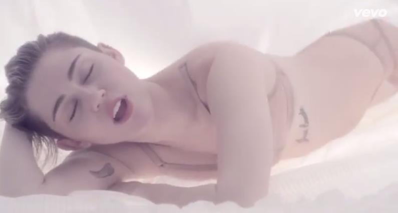 Este es el videoclip con poca ropa de Miley Cyrus