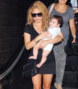 La primera Navidad del hijo de Shakira girará en torno a ayudar al prójimo